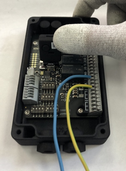 File:260121 radino40-Programmer Positionierung Board-Versorgung.JPG